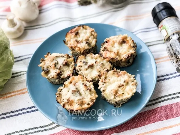 Фото блюда: Кексы с курицей, болгарским перцем и шампиньонами