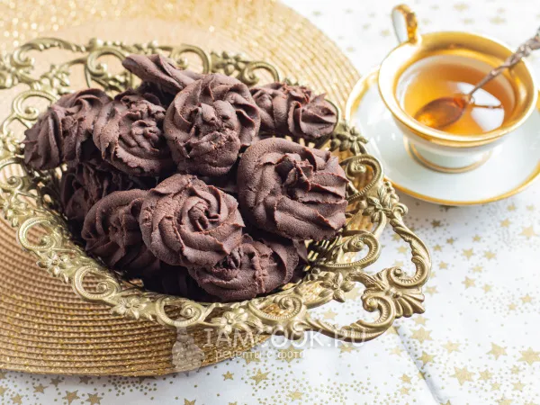 Фото готового блюда: Рассыпчатое шоколадное печенье на сливочном масле