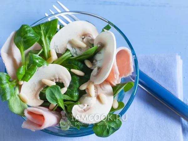 Фото готового блюда: Салат из свежих шампиньонов