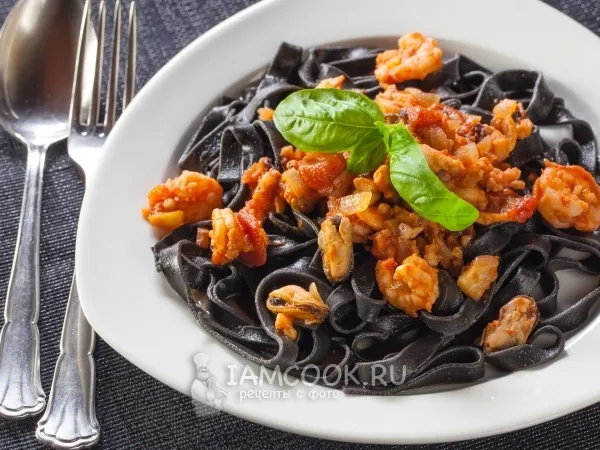 Фото блюда: Паста с морепродуктами в томатном соусе