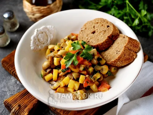 Фото готового блюда: Жареная репа с грибами