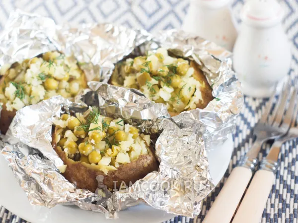 Фото готового блюда: Картошка с огурцами в духовке