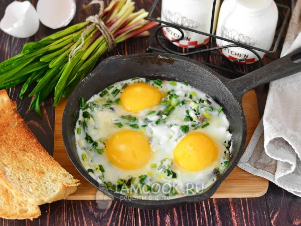 Фото блюда: Жареная черемша с яйцами