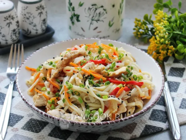 Фото блюда: Удон с курицей в кисло-сладком соусе