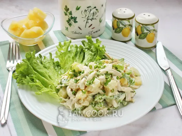 Фото готового блюда: Салат с курицей, карри и ананасом