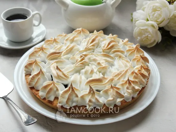 Фото блюда: Пирог с черной смородиной и меренгой