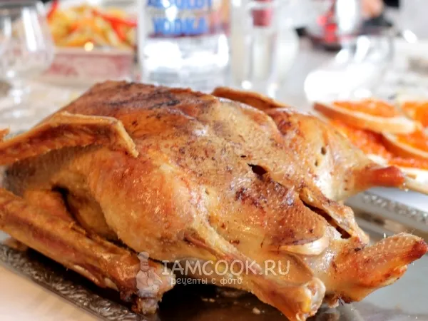 Фото блюда: Гусь с яблоками в фольге в духовке