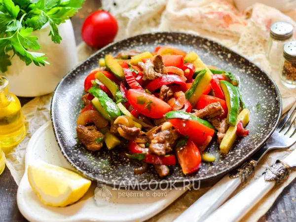 Фото готового блюда: Тайский жареный салат с говядиной