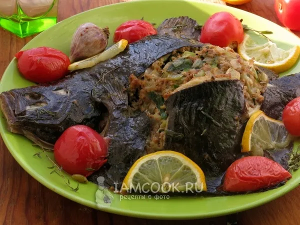 Фото готового блюда: Камбала фаршированная, запеченная в духовке