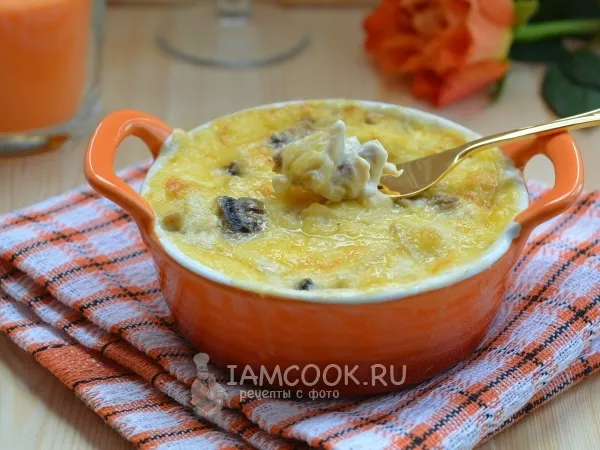 Фото готового блюда: Жульен с курицей и шампиньонами в духовке