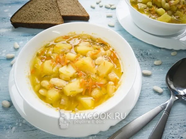 Фото готового блюда: Рассольник с фасолью и солеными огурцами