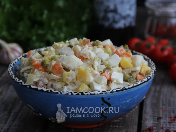 Фото готового блюда: Салат из отварной трески с картошкой