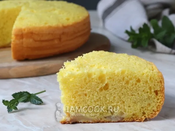 Фото готового блюда: Шарлотка с персиками в мультиварке