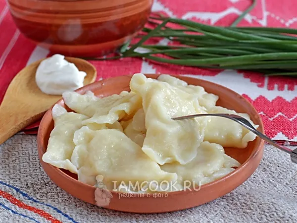 Фото готового блюда: Вареники на кислом молоке с картошкой и луком