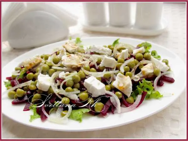 Фото блюда: Свекольный салат с брынзой и горошком