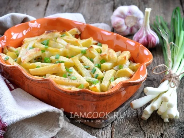 Фото готового блюда: Картофель, запеченный с курицей и беконом