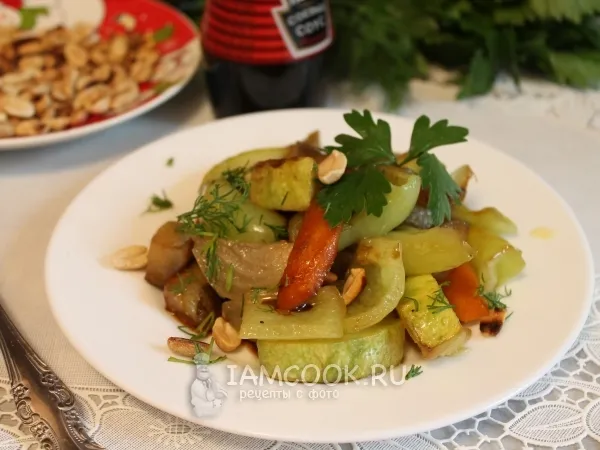 Фото блюда: Теплый овощной салат с орешками