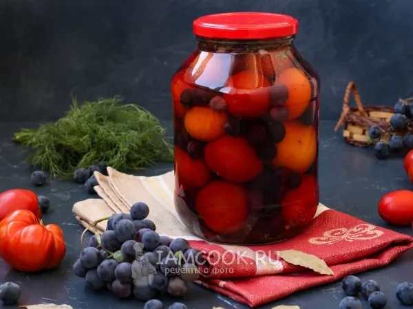Фото блюда: Маринованные помидоры с виноградом на зиму