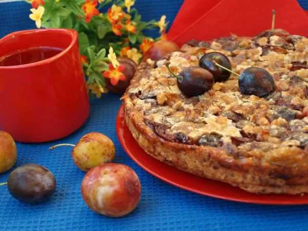 Фото блюда: Пирог со сливой «Обманчивая внешность»