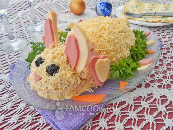 Фото блюда: Салат «Кролик» с рыбными консервами