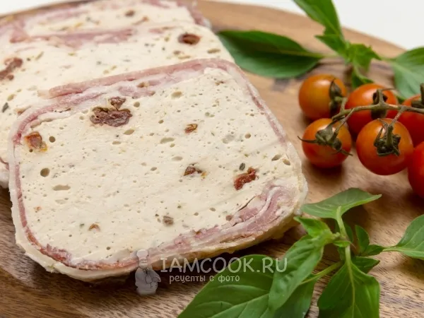 Фото готового блюда: Куриный террин с вялеными помидорами