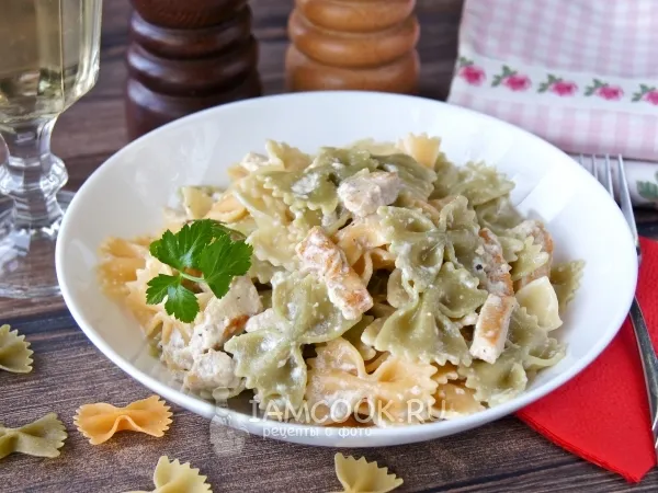 Фото блюда: Фарфалле с курицей в сливочном соусе