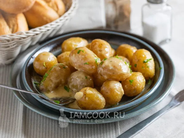 Фото готового блюда: Картошка в сливочно-чесночном соусе