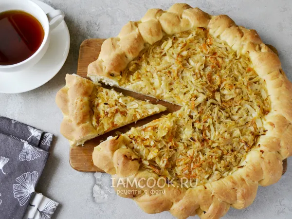 Фото блюда: Открытый пирог с капустой из дрожжевого теста (на воде)