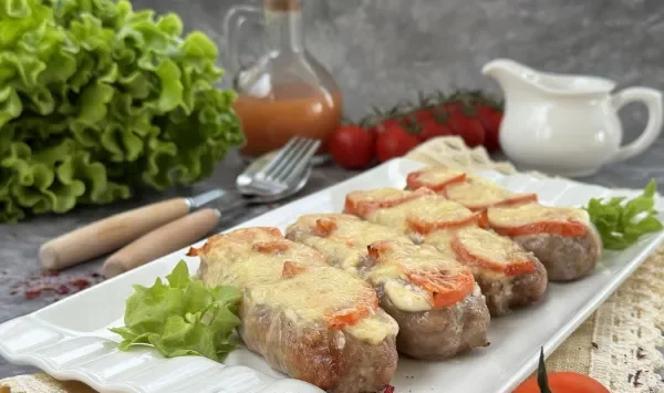 Фото блюда: Купаты с помидорами и сыром в аэрогриле