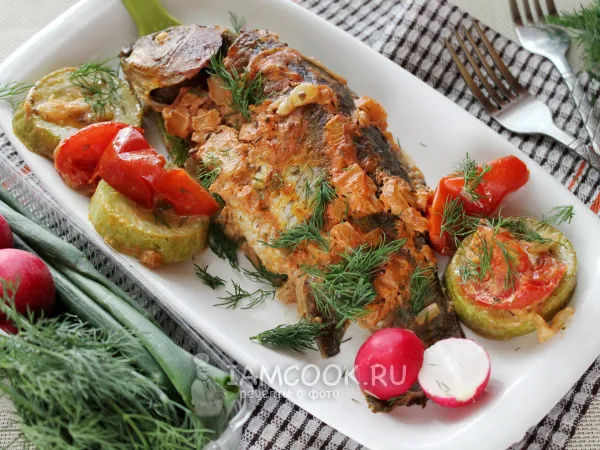 Фото блюда: Караси в розовом соусе в духовке