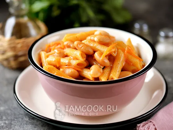 Фото блюда: Макароны с фасолью в томатном соусе (консервированной)