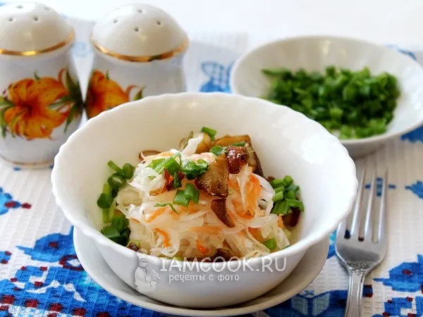 Фото готового блюда: Салат с белыми грибами