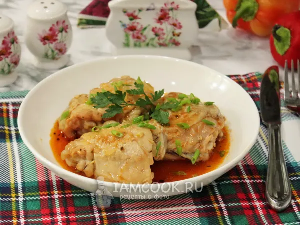 Фото блюда: Куриные бедра в томатном соусе на сковороде