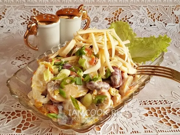 Фото готового блюда: Салат с курицей фасолью и грибами