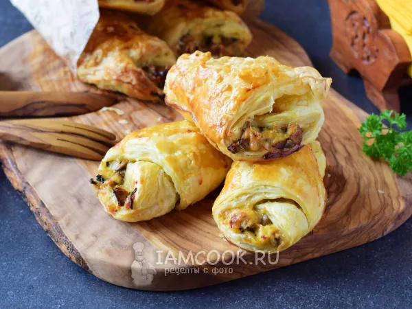 Фото готового блюда: Грибные кулечки из слоеного теста