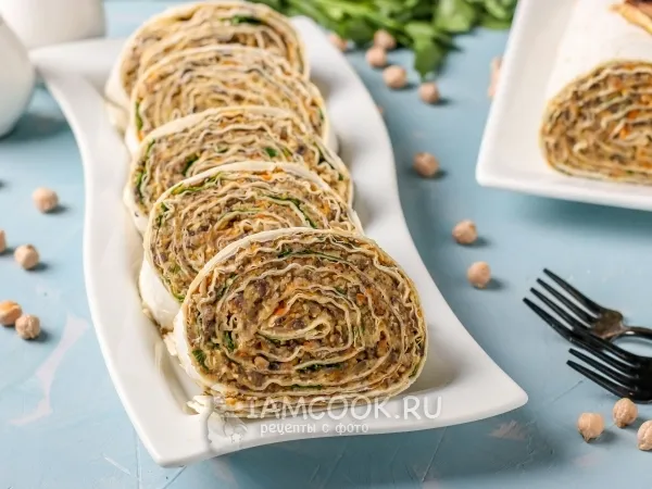Фото готового блюда: Рулетики из лаваша с нутом и грибами