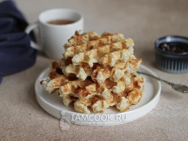 Фото готового блюда: Протеиновые вафли с творогом в вафельнице