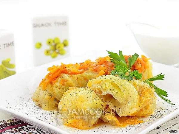 Фото готового блюда: Голубцы с картошкой и грибами