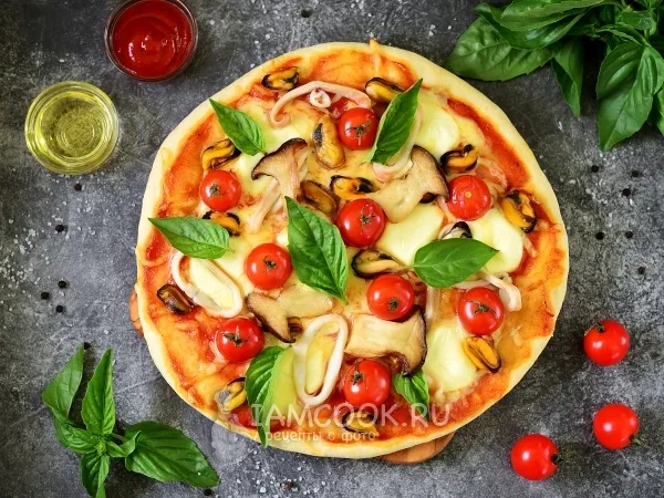 Фото готового блюда: Пицца с морепродуктами и грибами