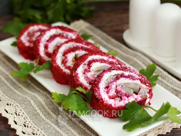 Фото блюда: Свекольный рулет с сельдью и творожным сыром