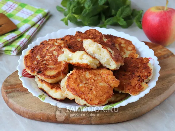 Фото блюда: Пышные оладьи с творогом и яблоком