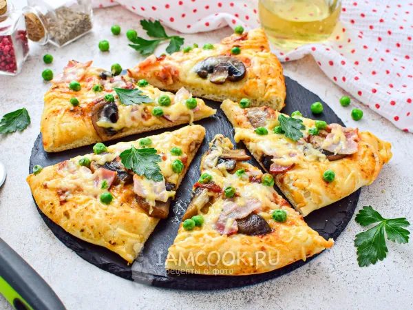 Фото блюда: Пицца с зеленым горошком, грибами и беконом