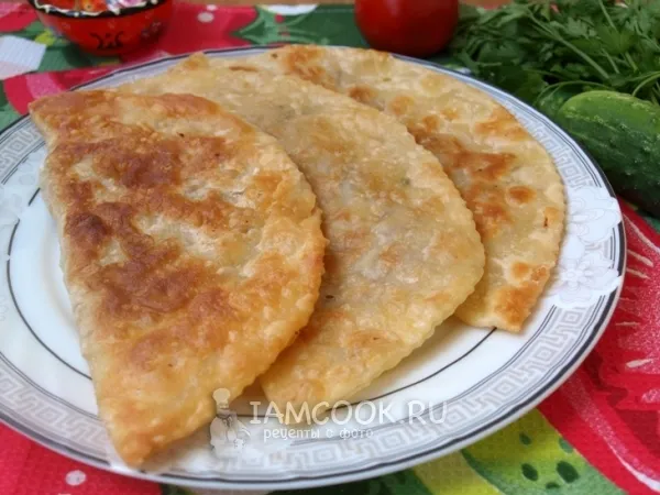 Фото готового блюда: Чебуреки с сыром