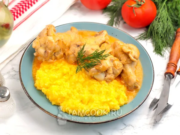 Фото готового блюда: Куриные плечики с подливкой на сковороде