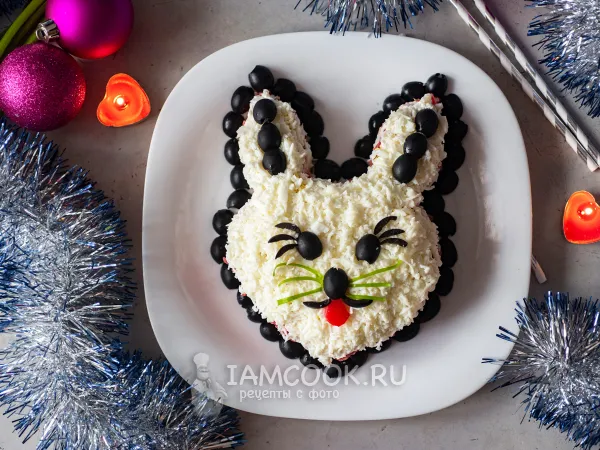 Фото блюда: Селедка под шубой в виде кролика