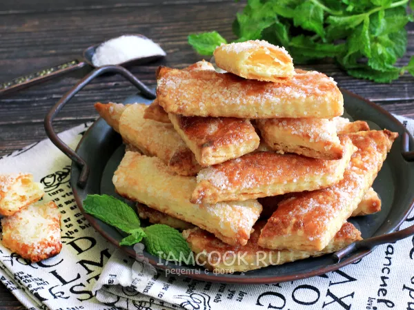 Фото блюда: Слоеные язычки из домашнего слоеного теста