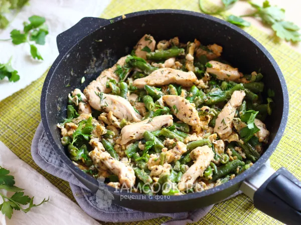 Фото готового блюда: Стручковая фасоль с курицей и яйцом
