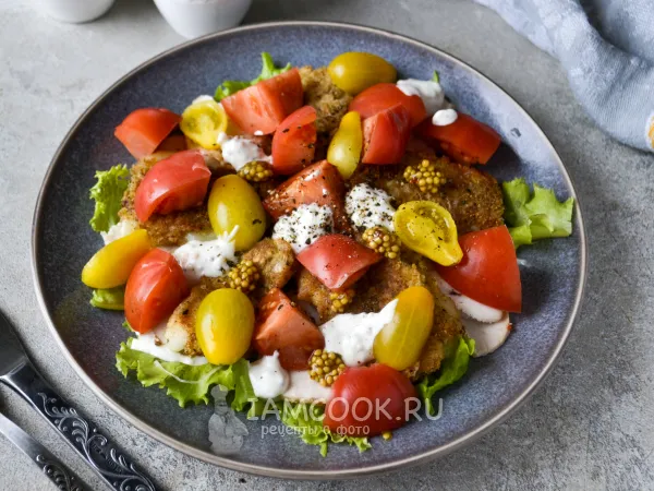 Фото блюда: Салат с жареным сулугуни и курицей