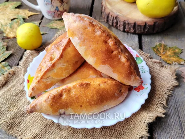 Фото готового блюда: Пирожки с яблоками и лимоном