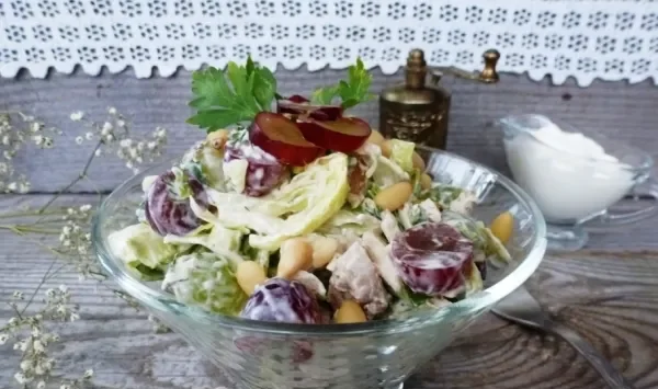 Фото блюда: Салат из винограда и куриной грудки